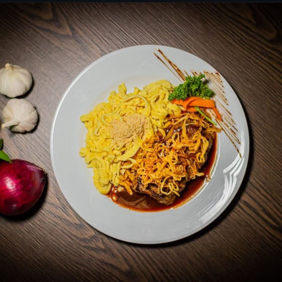 Zwiebelrostbraten mit Spätzle